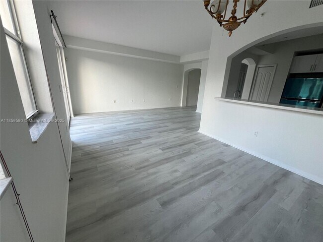 Foto del edificio - 8886 W Flagler St
