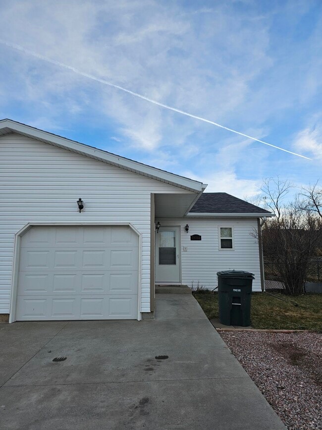 Building Photo - 2608 Gallery View Dr