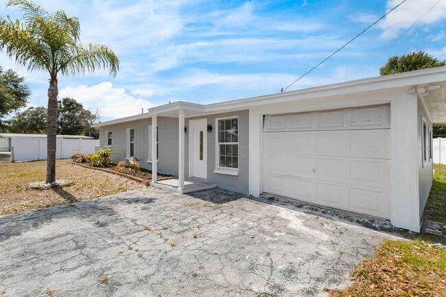 Foto del edificio - 6802 W Comanche Ave