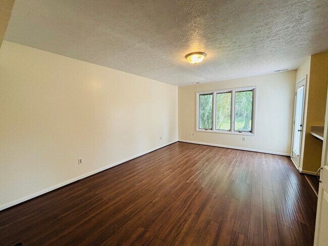 Foto del edificio - 3 Bedroom, 3 Bath Two-Level Townhouse