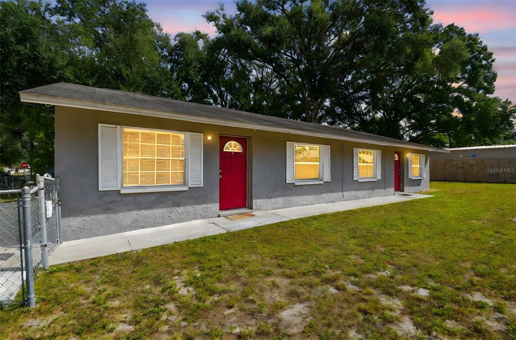 Primary Photo - 923 E Lotus Ave