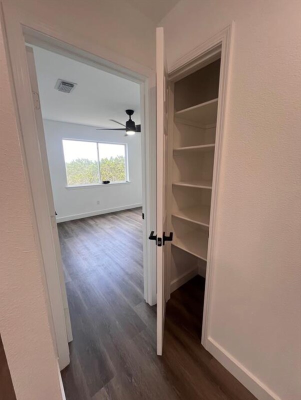 Foto del edificio - 450 Shady Bluff Dr