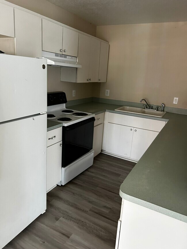 Building Photo - Quail Run Duplex