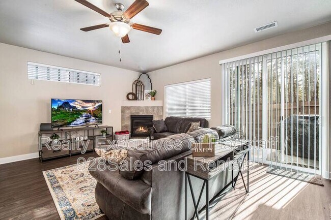 Building Photo - 2519 W Josselyn Dr