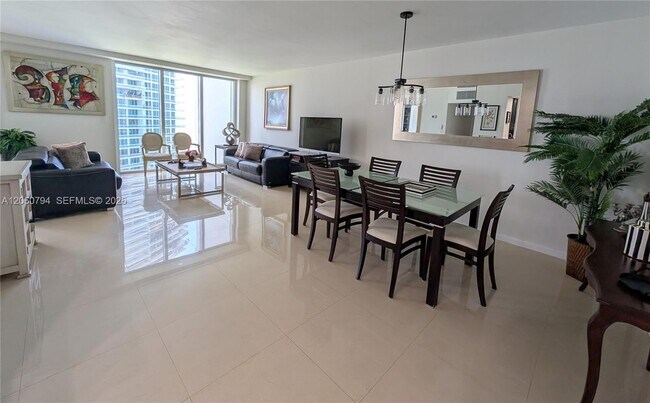 Foto del edificio - 10275 Collins Ave