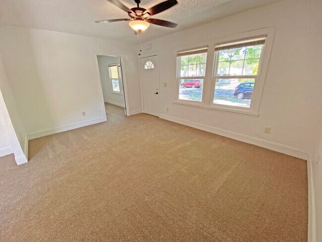 Building Photo - 1037 Greenwood Ave - Upgraded, Santa Clara...