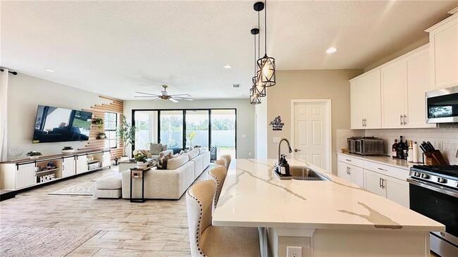 Building Photo - 12661 Oak Hill Way
