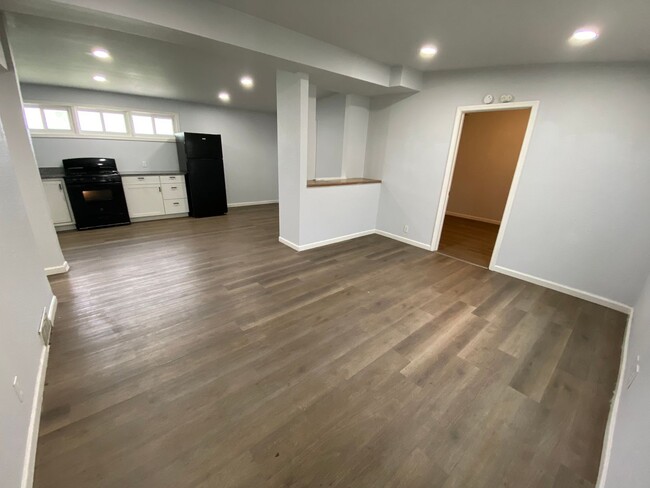 Building Photo - Open Concept 4 Bedroom Gem