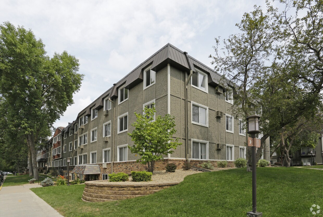 The Calhoun Greenway Apartments Minneapolis, MN