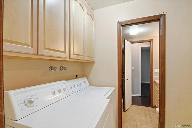 Foto del edificio - 6136 High Dr