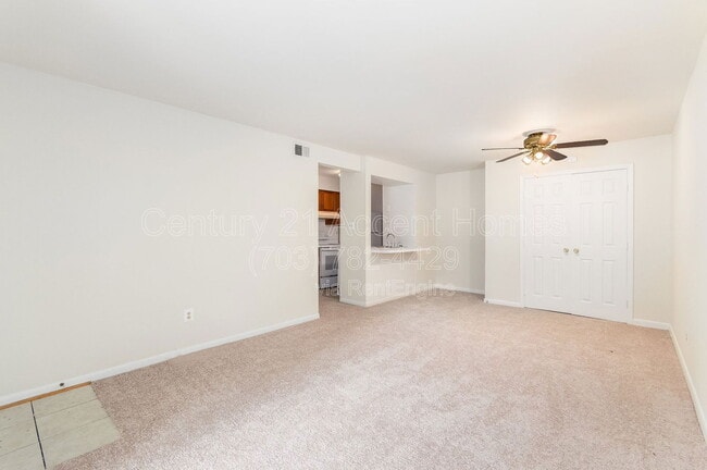 Building Photo - 5805 Royal Ridge Dr