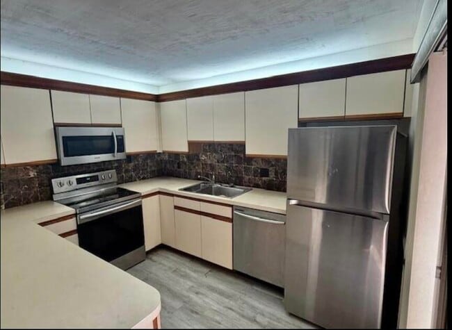 Building Photo - 4628 Suburban Pines Dr