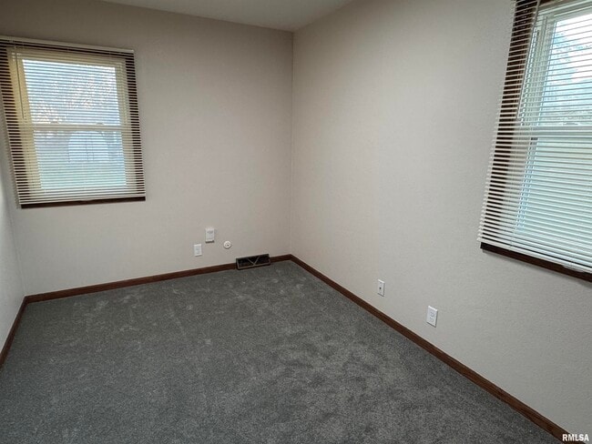 Building Photo - 4576 Cheyenne Ave