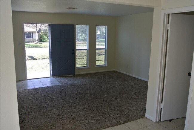 Foto del edificio - 9451 Radio Rd