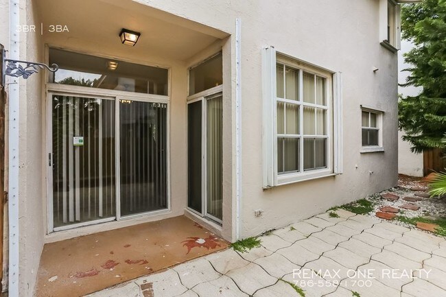 Building Photo - 3110 N 36th Ave