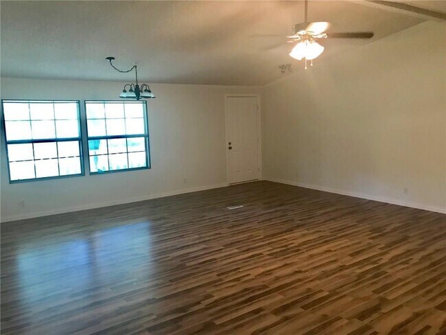 Foto del edificio - 216 Travis Ln