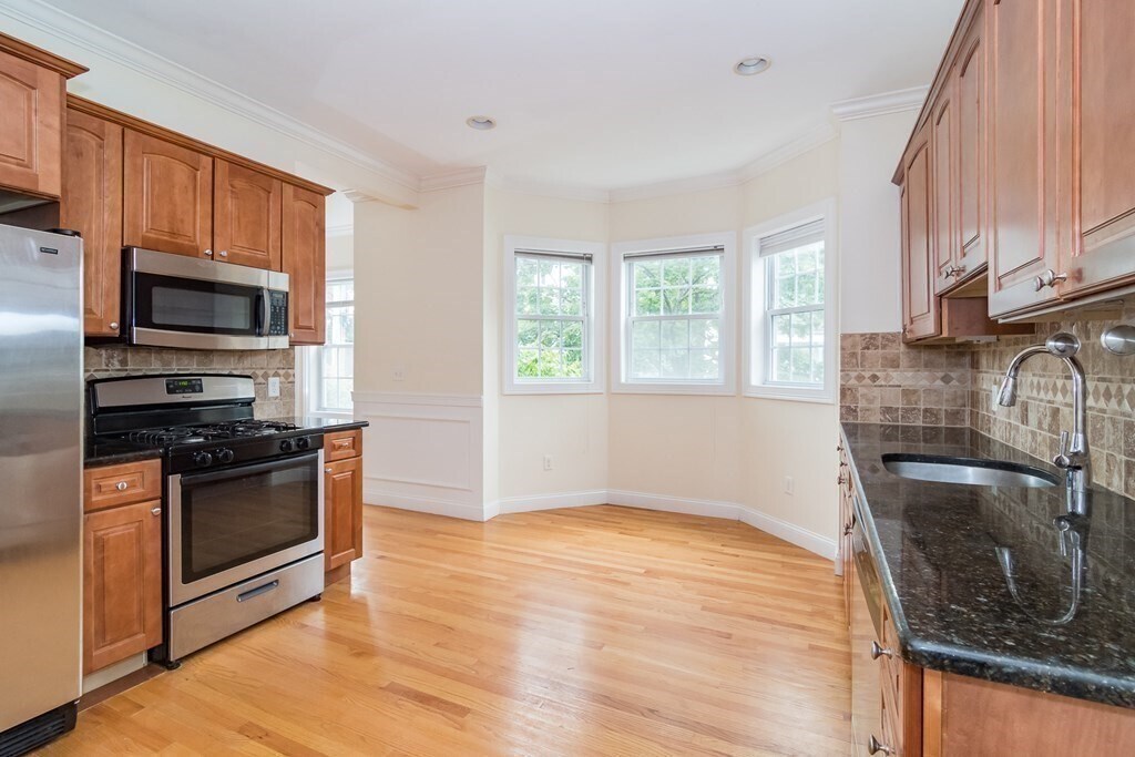 123 Russell St, Waltham, MA 02453 Townhome Rentals in Waltham MA