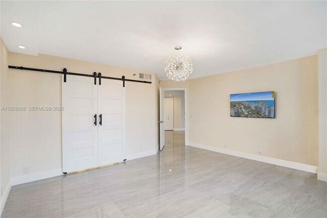 Foto del edificio - 3500 Mystic Pointe Dr