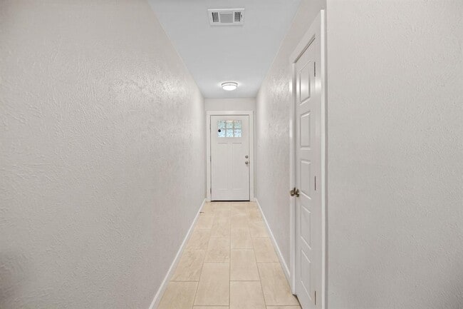 Building Photo - 13002 Esplanade St