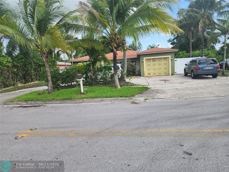 Foto del edificio - 5385 SW 8th Ct