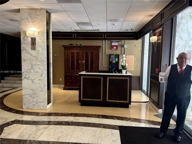 Building Photo - 625 Biltmore Way