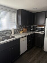 Building Photo - 3701 Colonial Dr