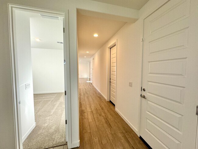 Building Photo - 36370 W Leonessa Ave