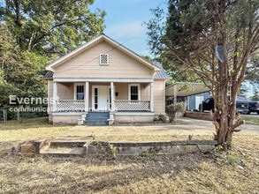 Building Photo - 708 Bell St