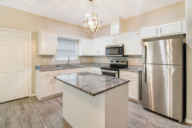 Building Photo - 1817 Stauffers St