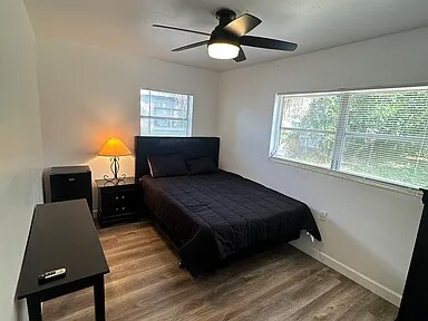 Foto del edificio - 8117 Alveron Ave