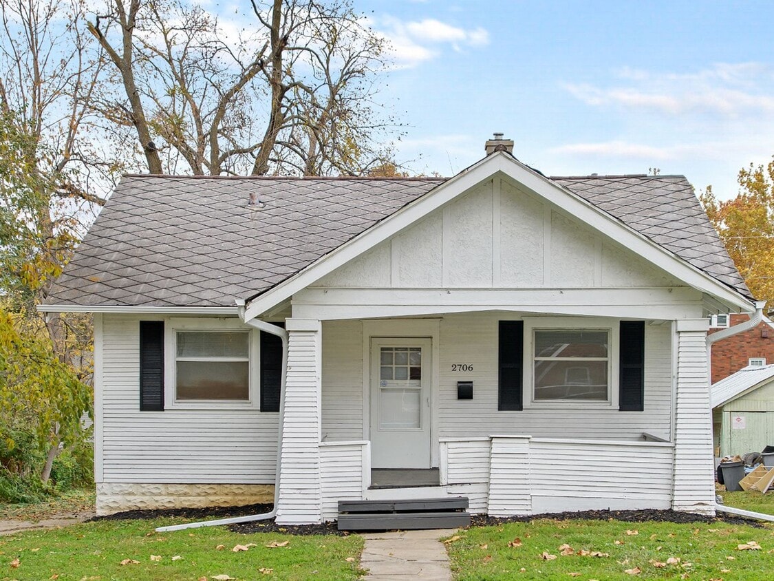 Primary Photo - 2706 Crown Point Avenue