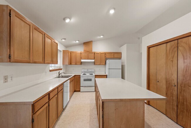 Foto del edificio - Newly remodel 4 bed 3 bath home in Shoreline