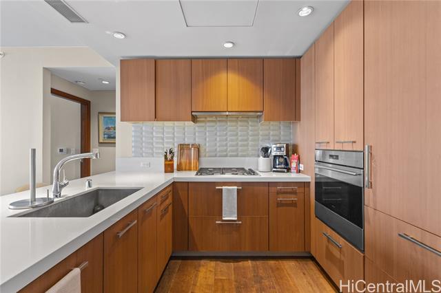 Building Photo - 1555 Kapiolani Blvd