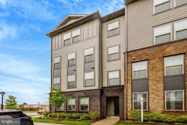 Building Photo - 20941 Bluebird Sq