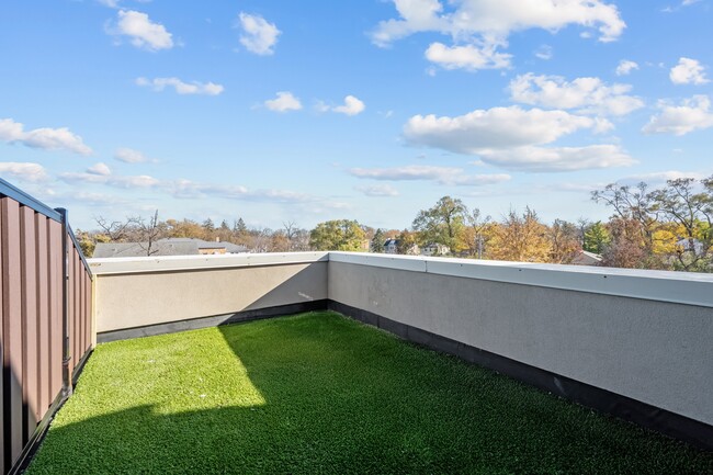 Building Photo - Terraces at Deerfield