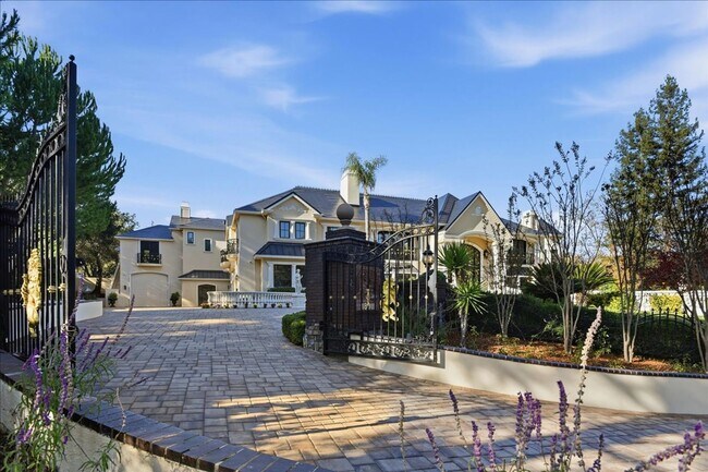 Foto del edificio - Luxury 10 Bedrooms, 9 Bathroom Estate for Lease in Los Gatos