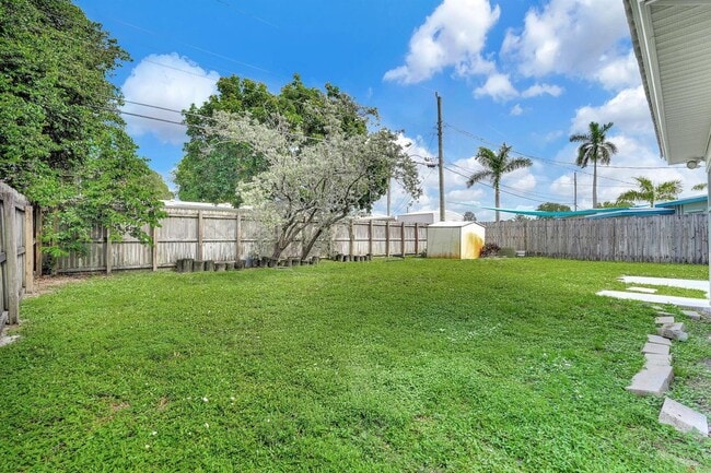 Foto del edificio - 261 NE 45th St