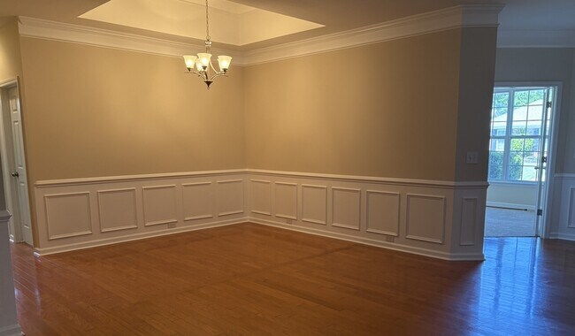 Foto del edificio - 101 Brentmoor Pl