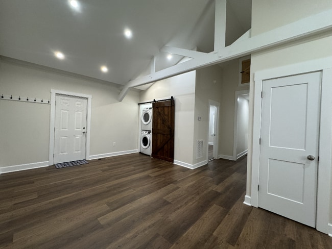 Building Photo - 632 Graham St