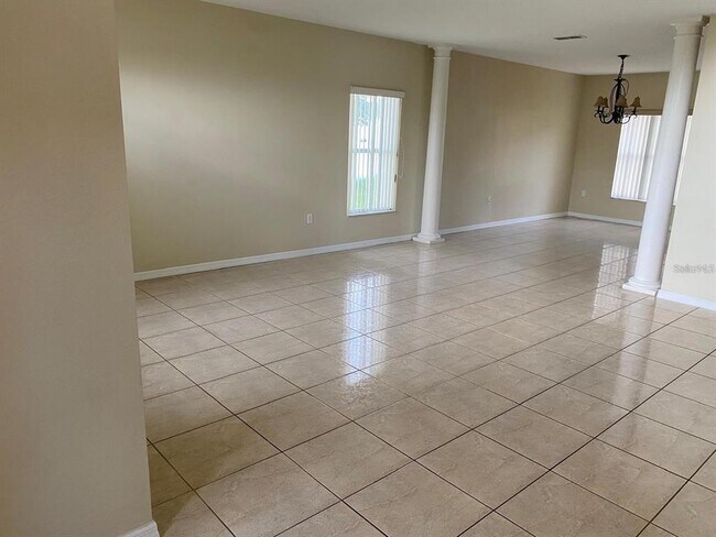 Foto del edificio - 2299 Rock Dr