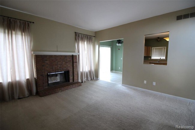 Building Photo - 4699 N Ashford Way