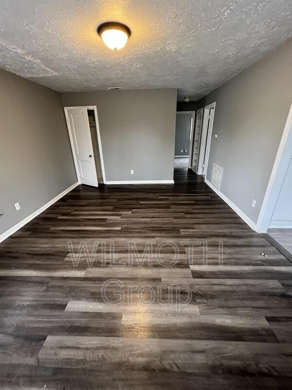 Building Photo - 2243 Admiral Dr