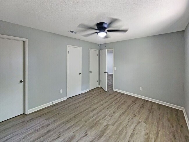 Building Photo - 731 W Creek Cir