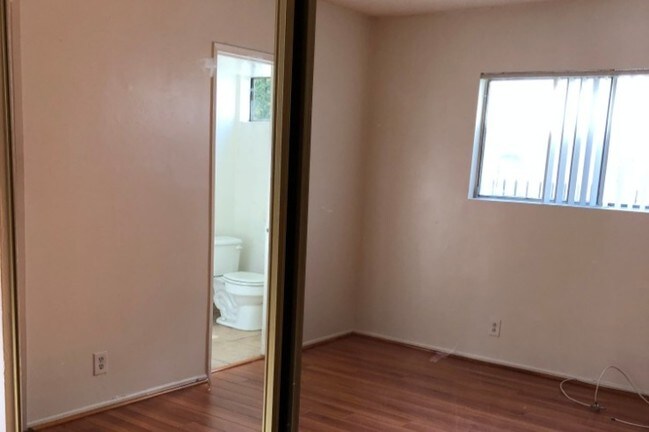 Foto del edificio - 5822 Waring Ave
