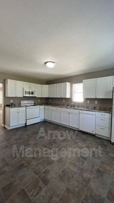 Building Photo - 508 D St