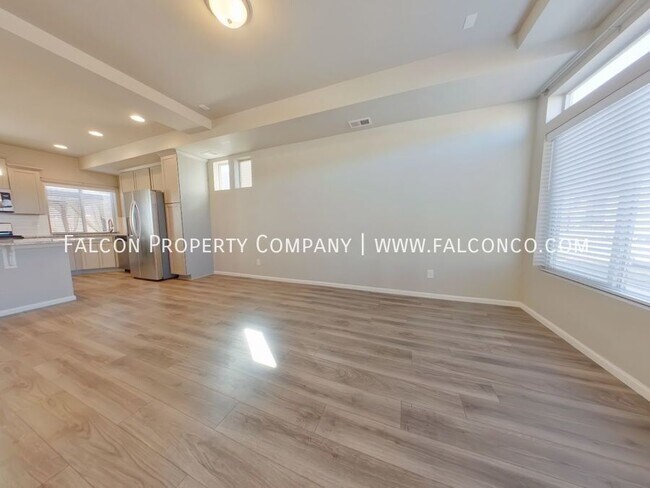 Foto del edificio - 6141 Callan Dr