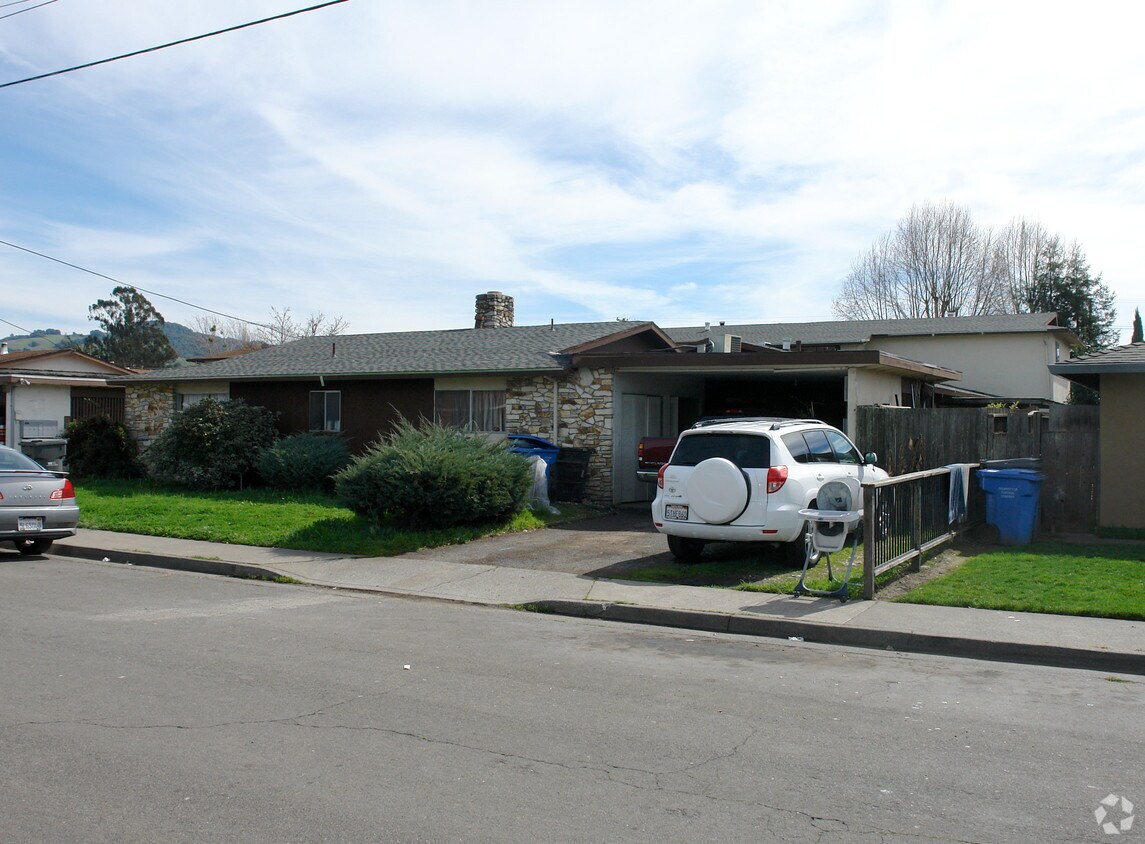 Building Photo - 560 Arrowood Dr