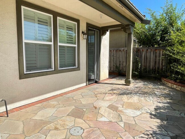 Foto del edificio - Newer Single Family Home in Excellent Sout...