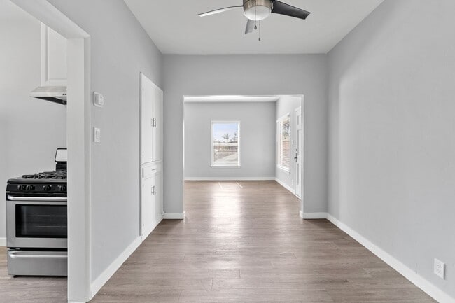 Building Photo - 2010 Pine Ave