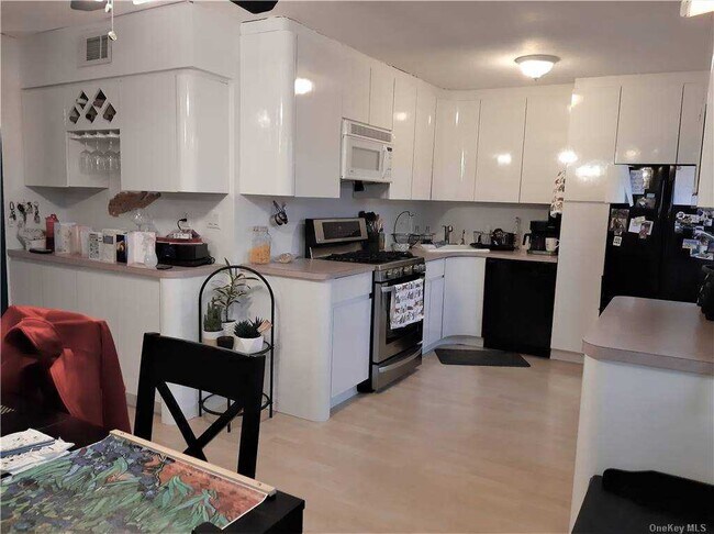 Building Photo - 321 Mariners Way